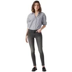Pantalones tejanos Levis 711 Skinny
