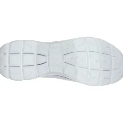 5022 Skechers Summits